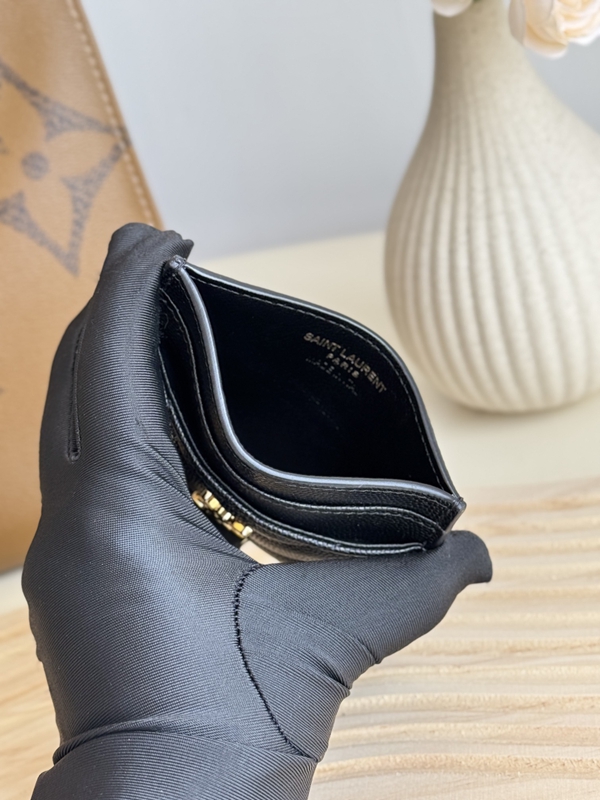 イヴサンローラン財布角部分ディテール